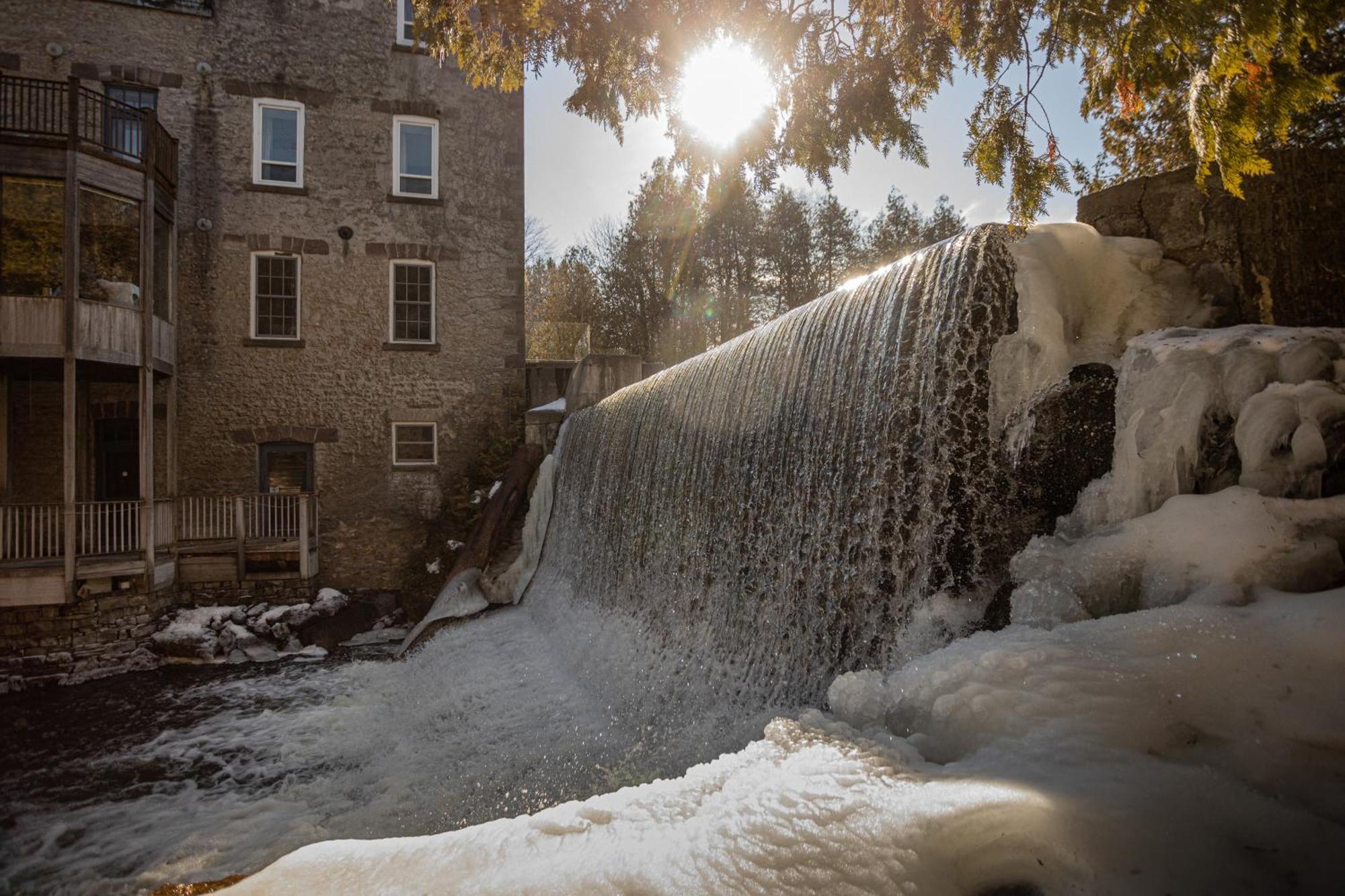 فندق ميلكروفت إن آند سبا Village Of Alton المظهر الخارجي الصورة