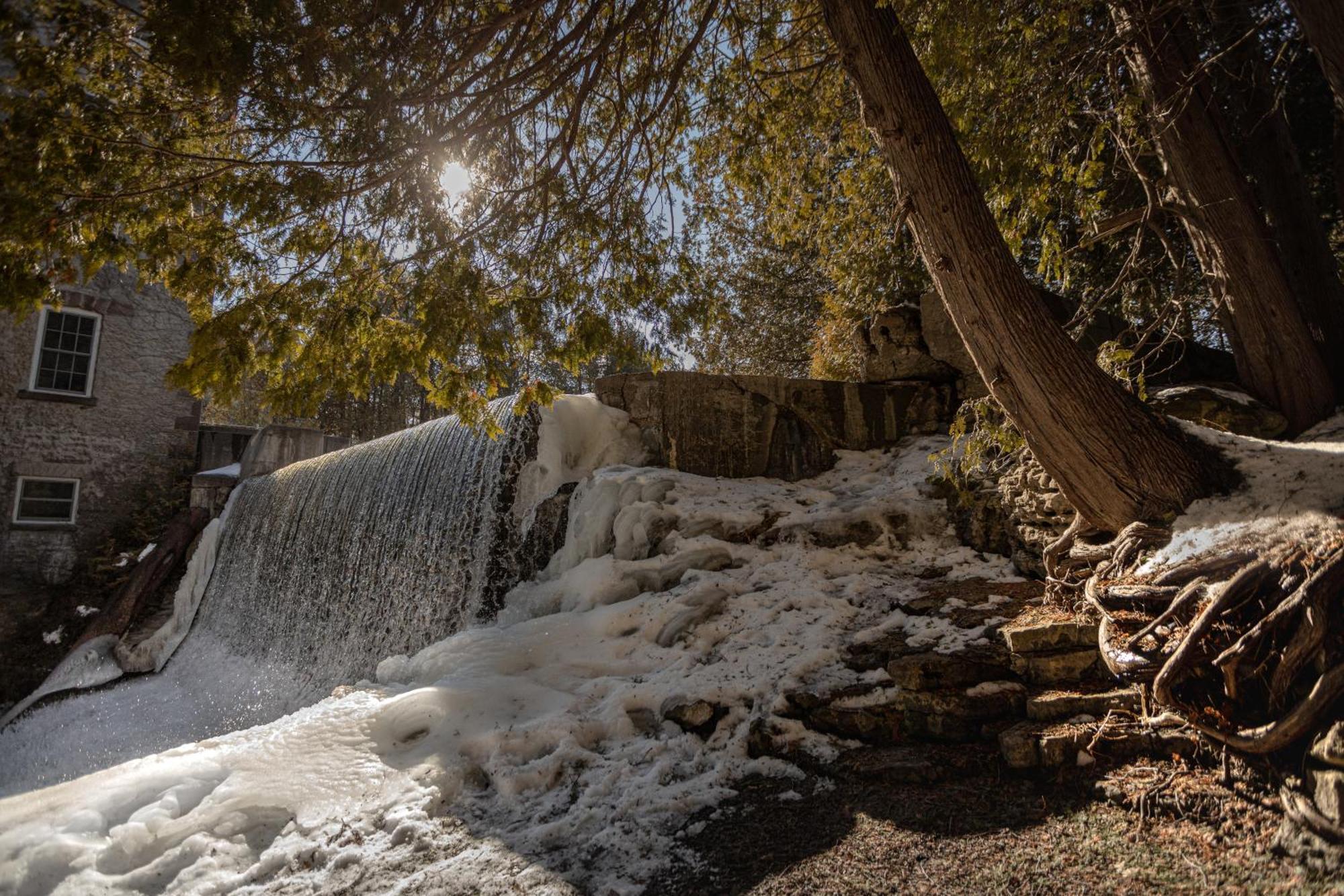فندق ميلكروفت إن آند سبا Village Of Alton المظهر الخارجي الصورة